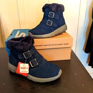 Skechers (Size 7.5) Casual Suede Boots